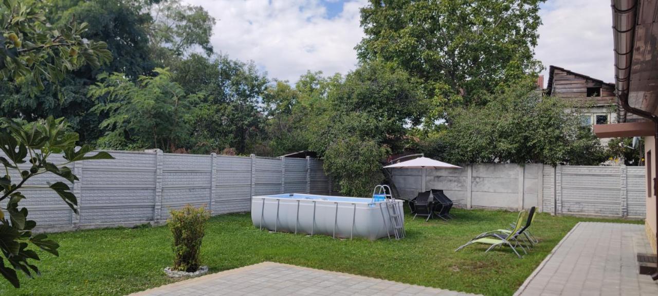 Lovely 1 Bedroom Flat In A 2 Ground Floor House Craiova Exterior photo